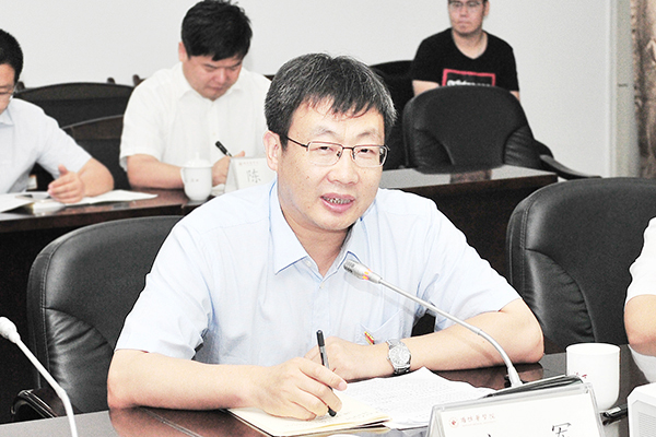 万象城官网副校长,挂职青岛大学党委常委、副校长刘军主持签约仪式 万象城官网副校长,挂职青岛大学党委常委、副校长刘军主持签约仪式