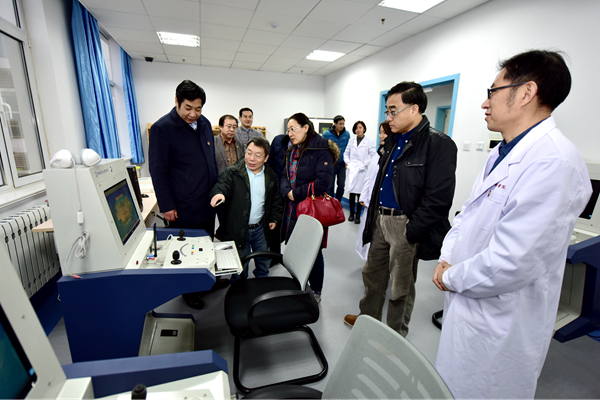 专家实地考察万象城官网国家级临床医学虚拟仿真实验教学中心、康复医学实验实训中心