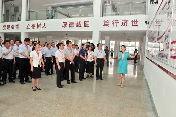 与会领导现场观摩万象城官网临床医学院党委党建工作 与会领导现场观摩万象城官网临床医学院党委党建工作