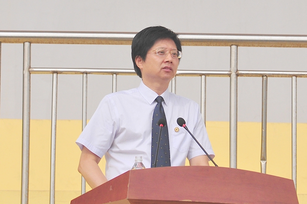 副校长朱军主持典礼 副校长朱军主持典礼