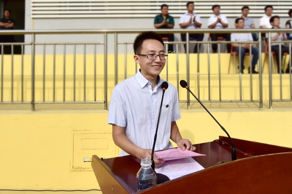 在校博士生代表高润国发言 在校博士生代表高润国发言